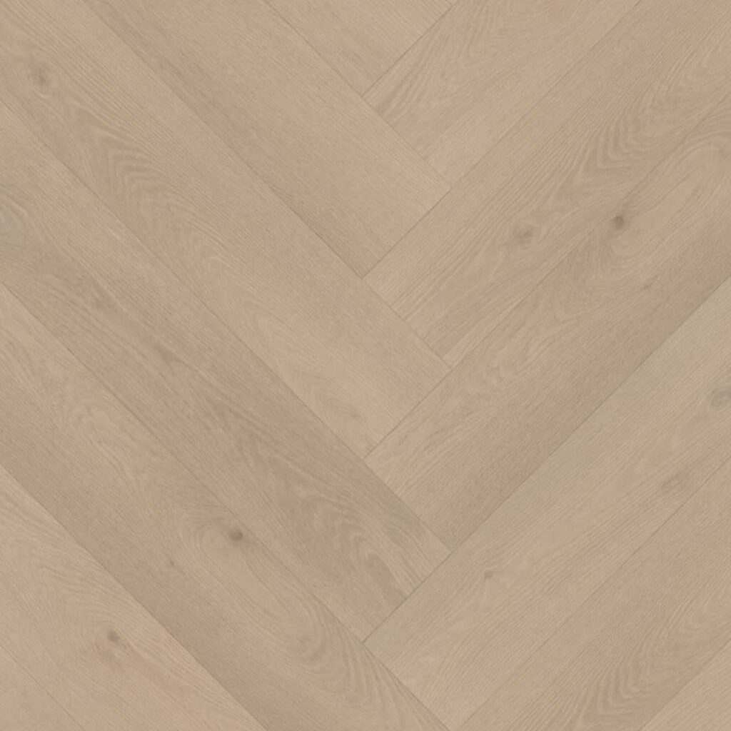 Topview van Belakos Palazzo PVC Visgraat XL 74 met natuurlijke lichtbruine houtstructuur – elegante visgraatvloer, verkrijgbaar bij de vloerenspecialist in Zoetermeer.
